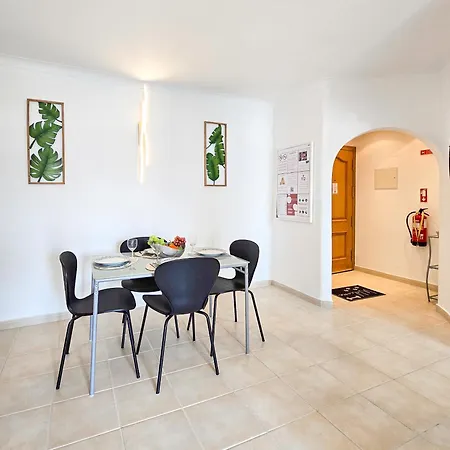 Apartment Rocha Justar